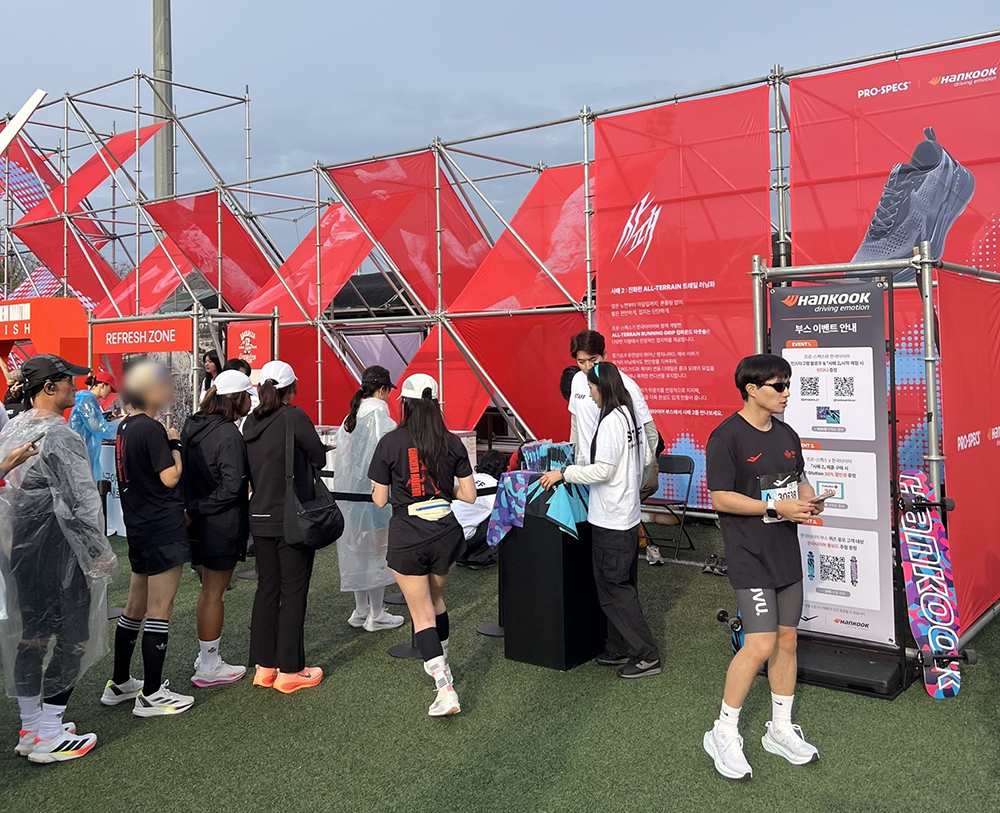 한국_x_프로_스펙스_컬래버레이션_부스